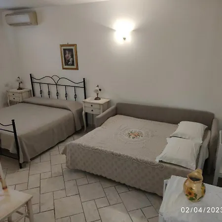 לינה וארוחת בוקר Dei Colli אוסטוני